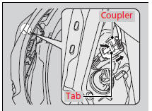 2.Turn the socket to the left and remove it.